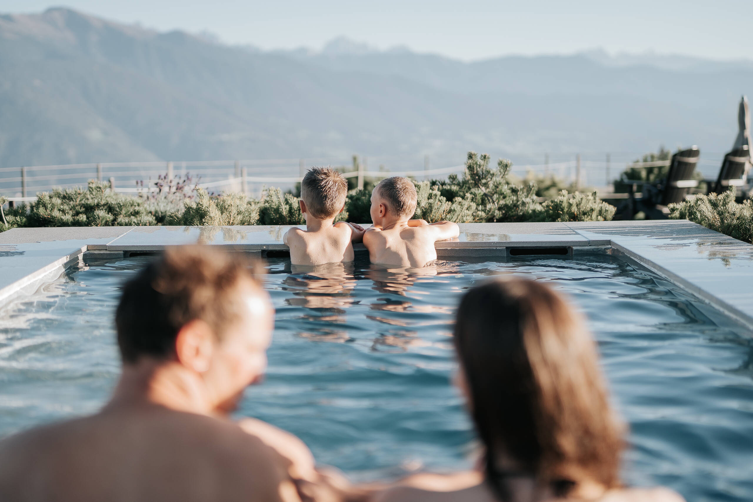 Familie im Whirlpool