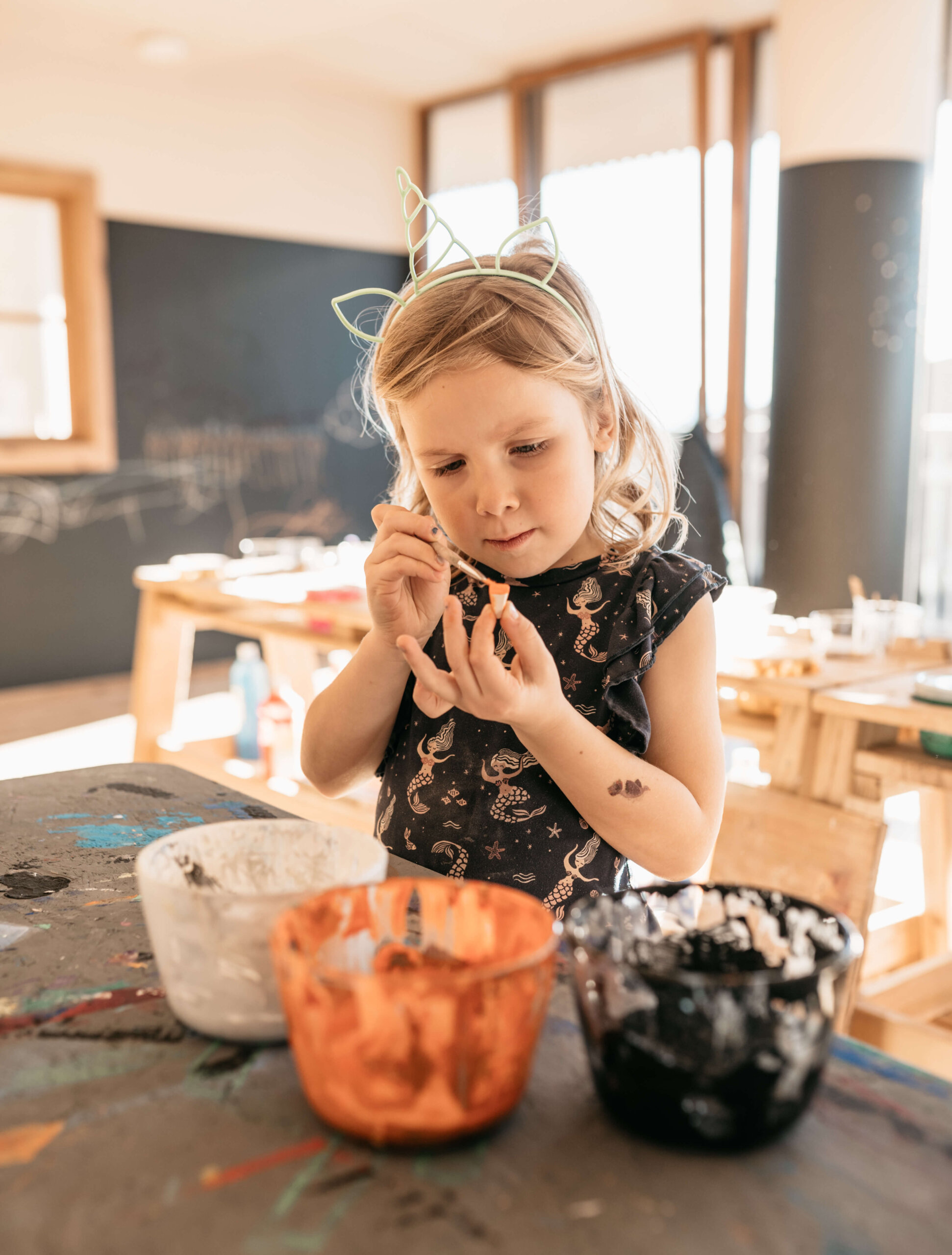 Mädchen beim Malen